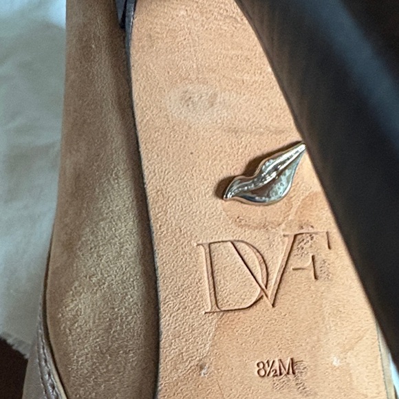 Elegant Tan Ankle Boots by Diane Von Furstenbeeg - Picture 2 of 6